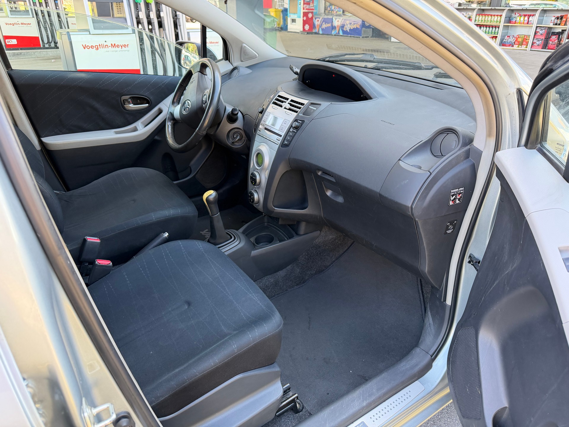 TOYOTA Yaris 1.3 Linea Luna-image-4