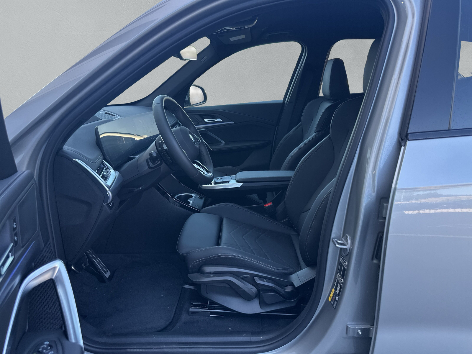BMW iX1 xDrive 30 M Sport-image-9