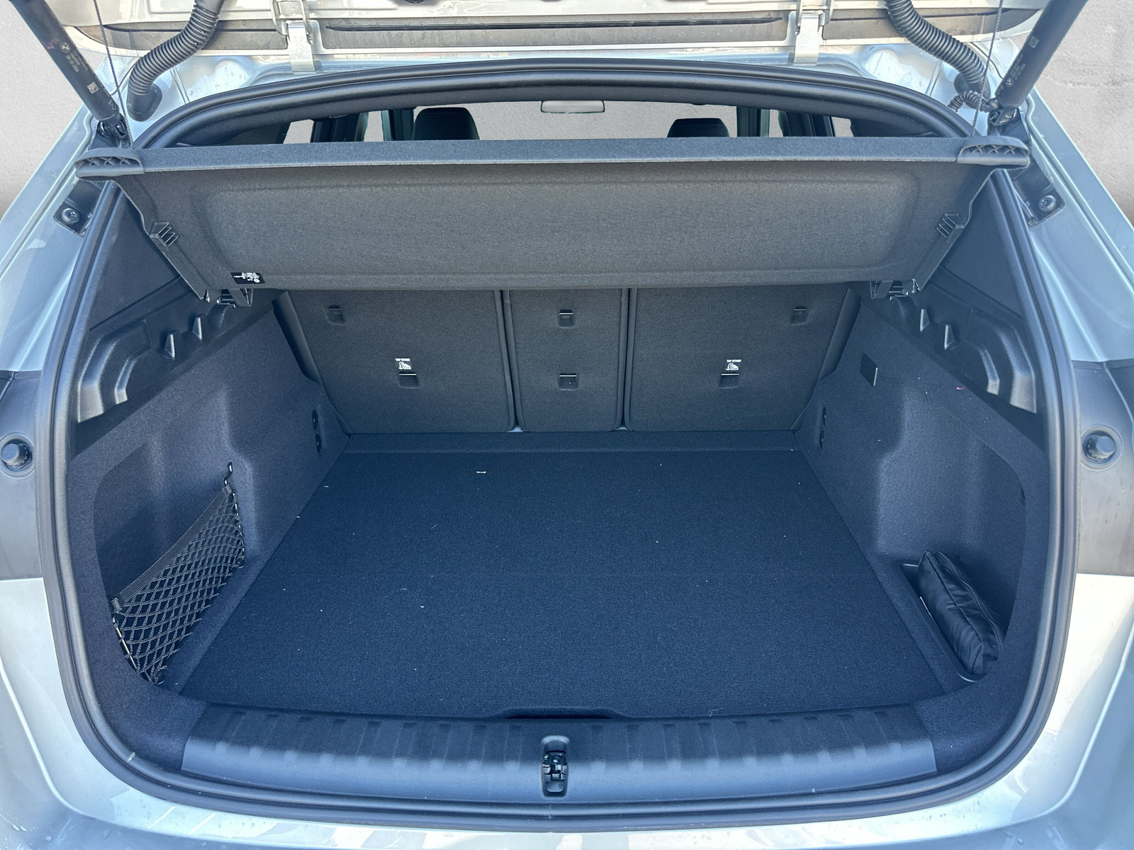 BMW iX1 xDrive 30 M Sport-image-8