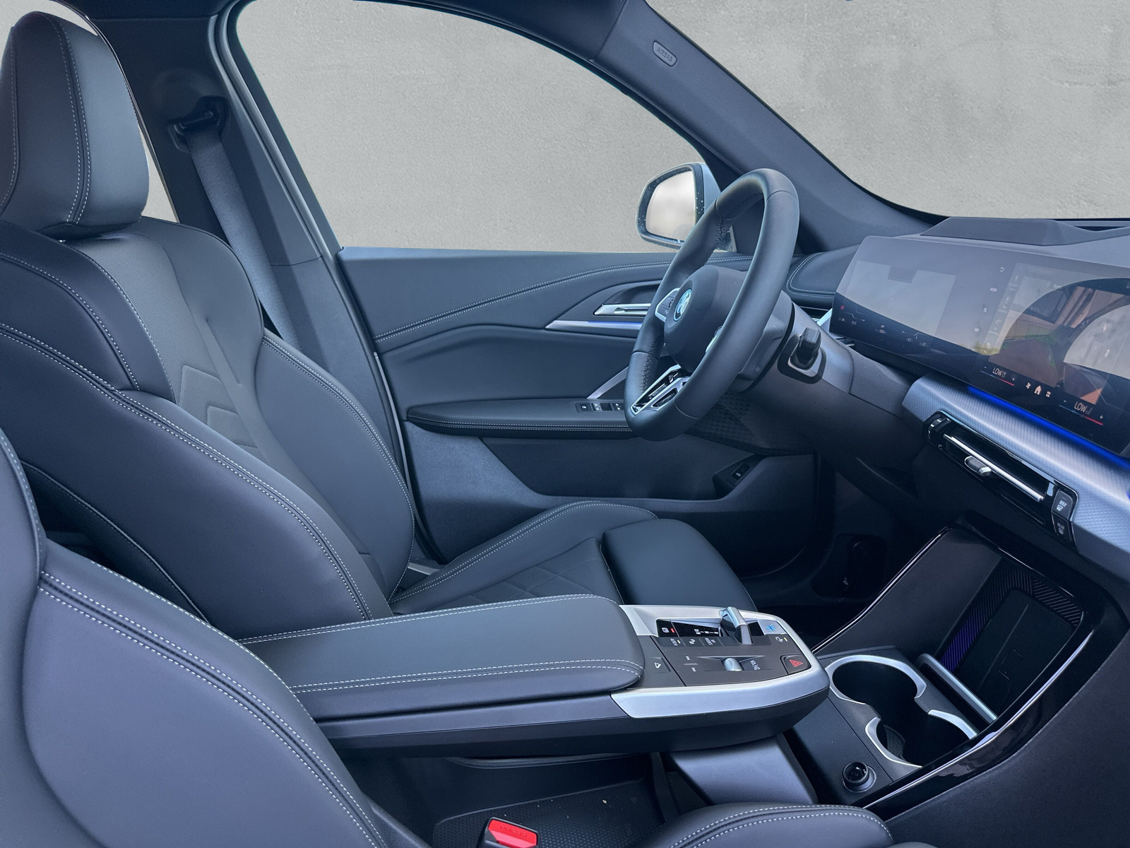 BMW iX1 xDrive 30 M Sport-image-11