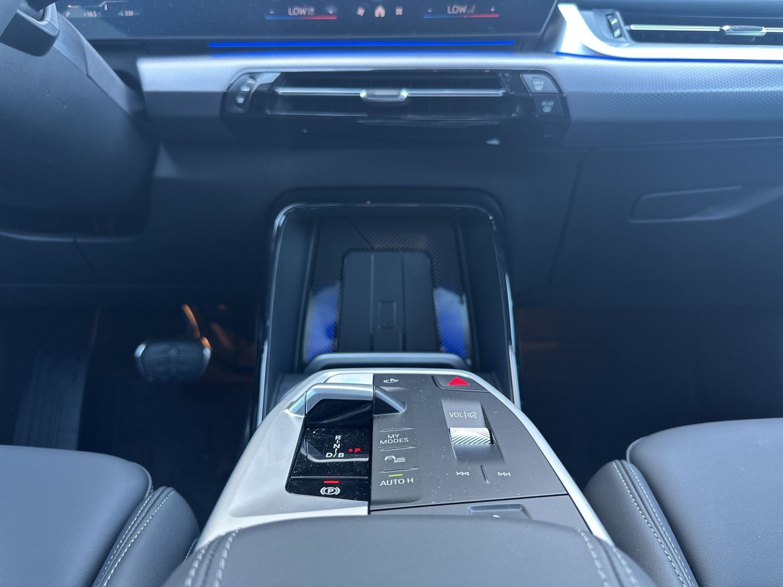 BMW iX1 xDrive 30 M Sport-image-15