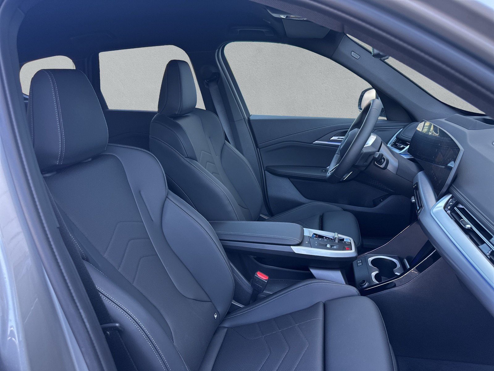 BMW iX1 xDrive 30 M Sport-image-10