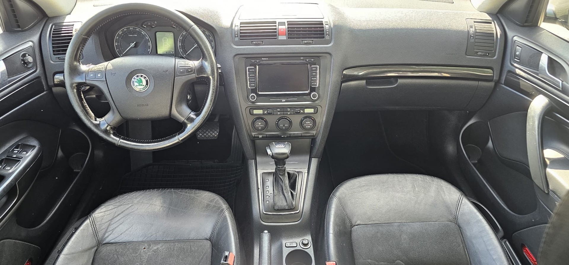 SKODA Octavia 2.0 TDI Ambiente-image-10