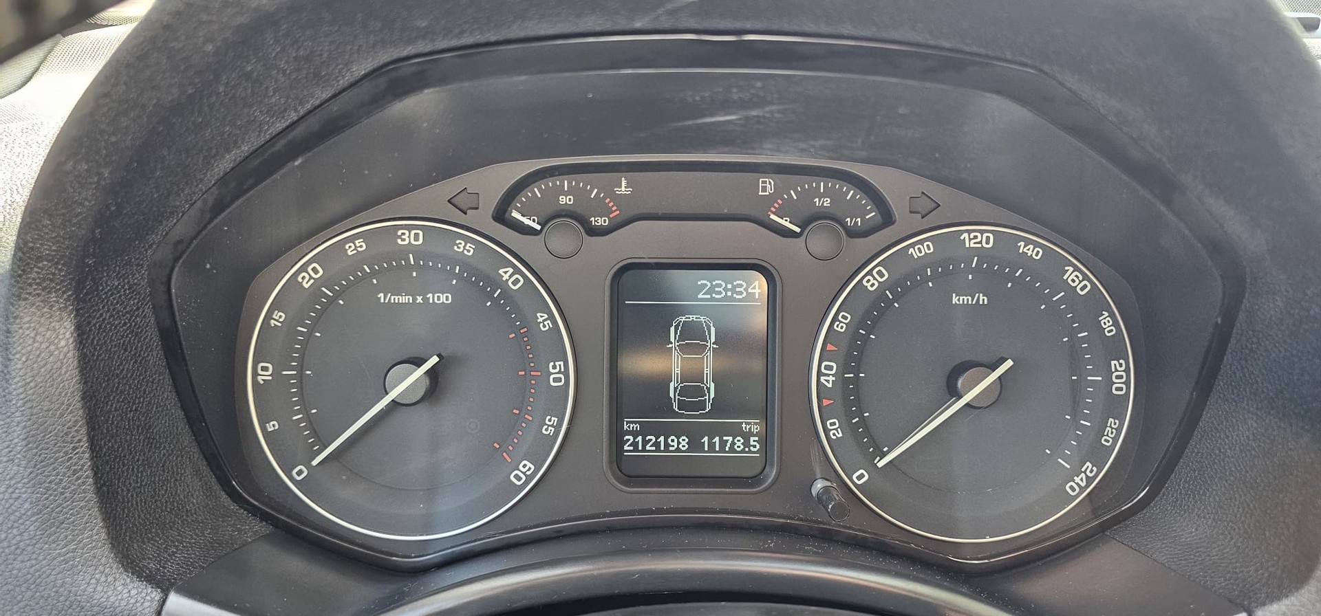 SKODA Octavia 2.0 TDI Ambiente-image-12