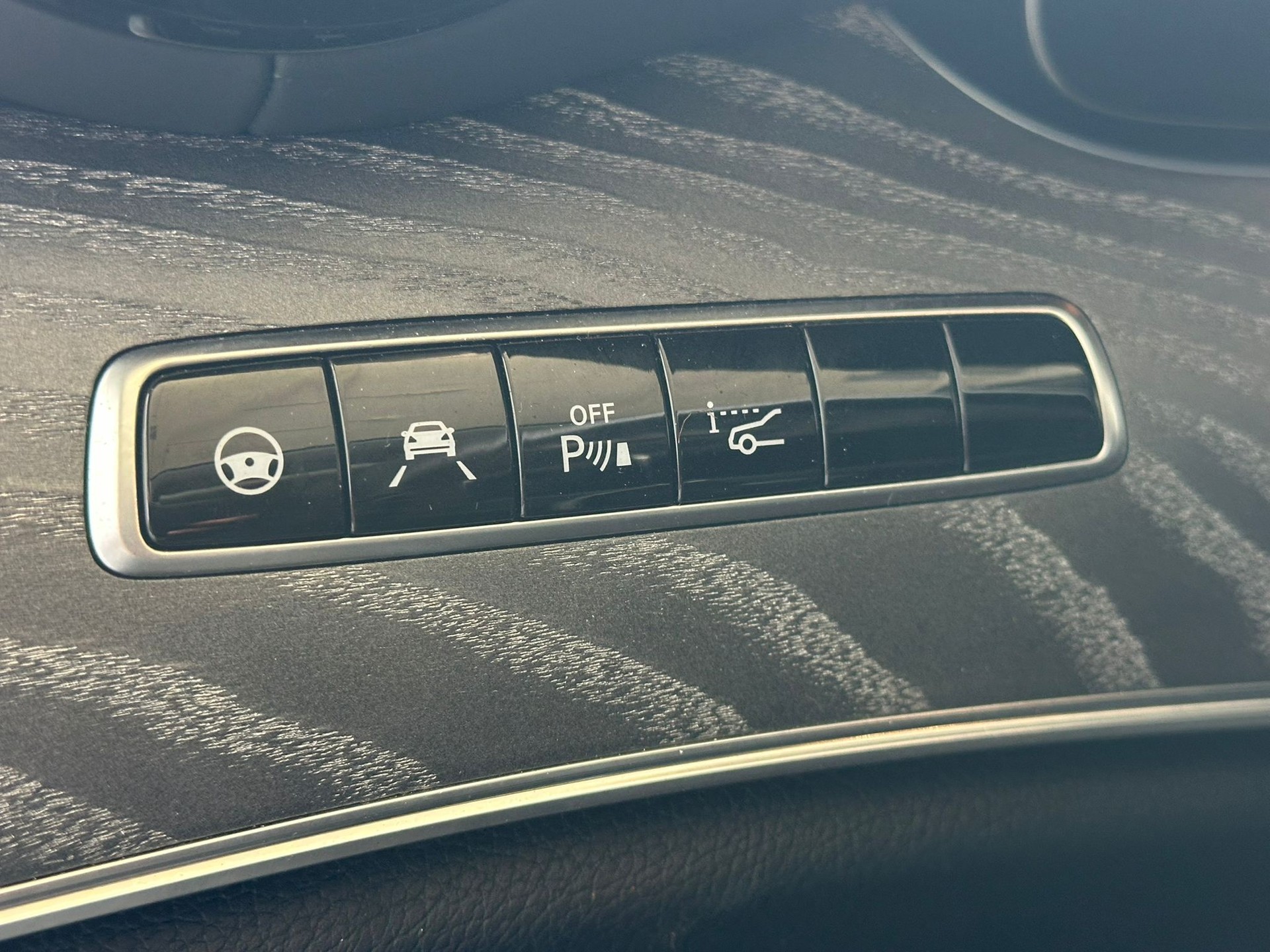 MERCEDES-BENZ CLS 450 4Matic AMG Line 9G-Tronic-image-13