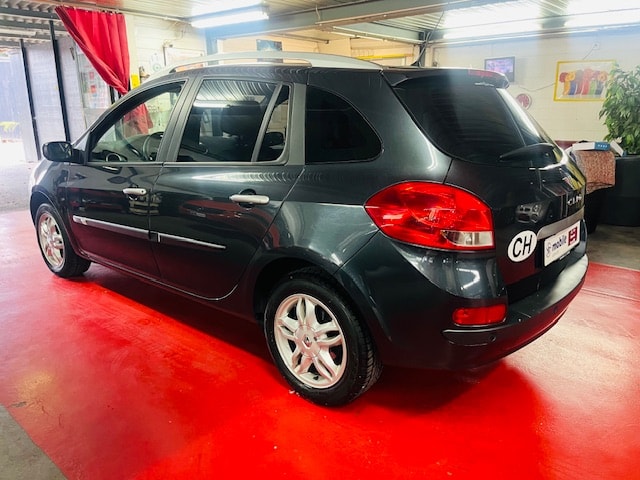RENAULT Clio Grandtour 1.6 16V Dynamique Automatic-image-1