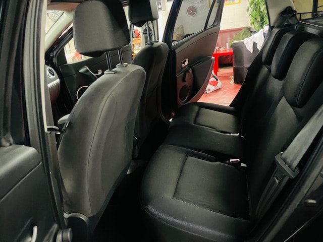 RENAULT Clio Grandtour 1.6 16V Dynamique Automatic-image-9