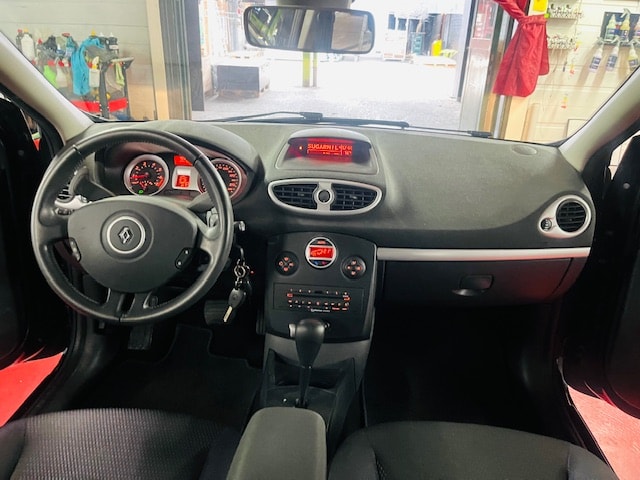 RENAULT Clio Grandtour 1.6 16V Dynamique Automatic-image-10