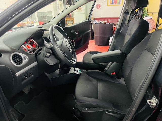 RENAULT Clio Grandtour 1.6 16V Dynamique Automatic-image-13