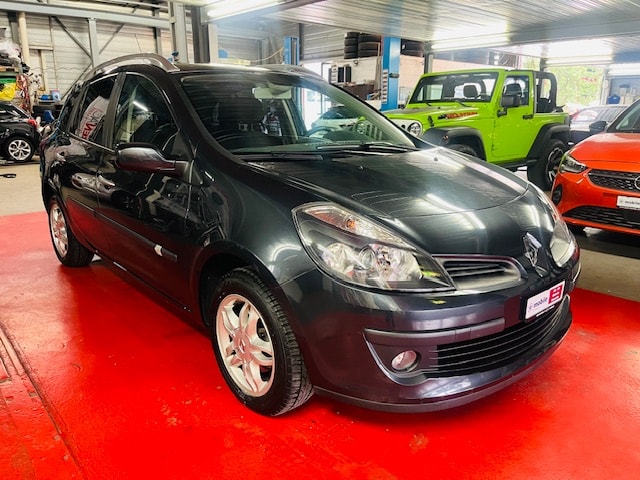 RENAULT Clio Grandtour 1.6 16V Dynamique Automatic-image-2