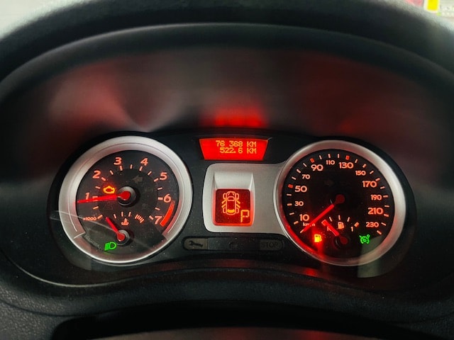 RENAULT Clio Grandtour 1.6 16V Dynamique Automatic-image-15
