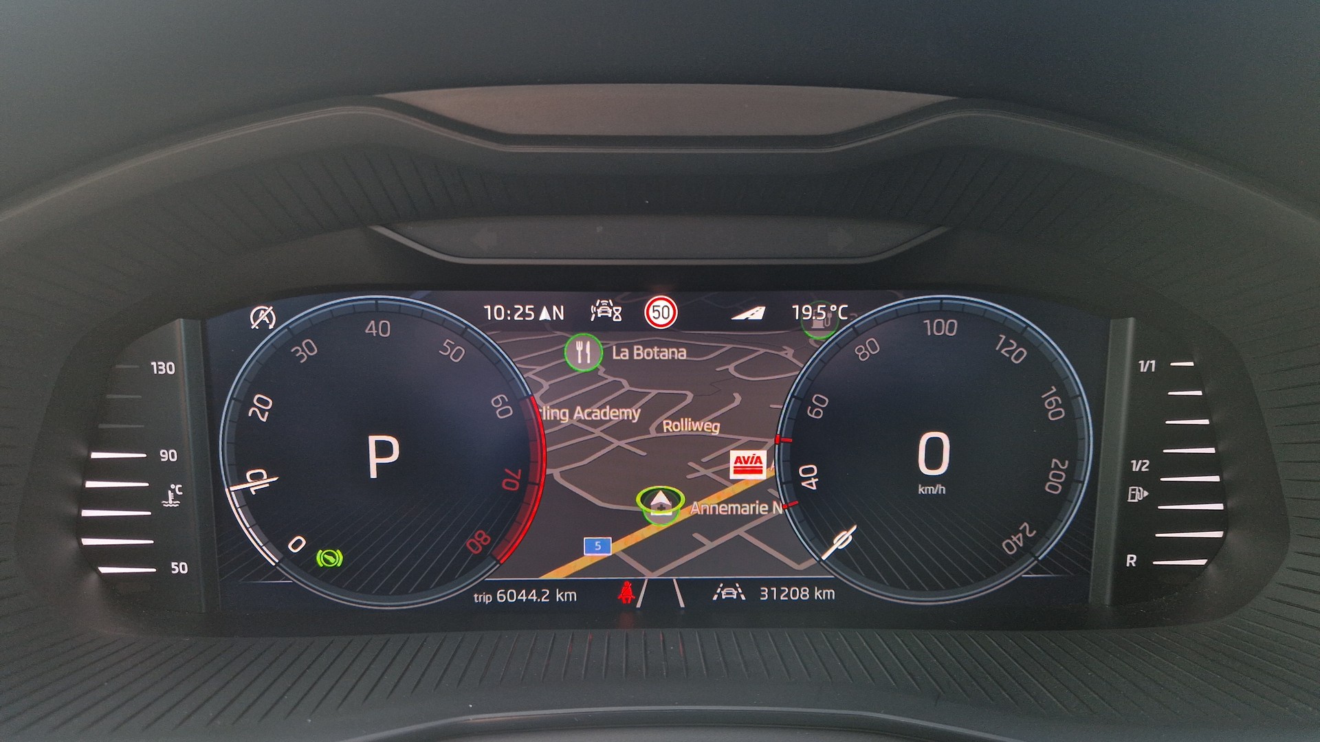 SKODA Kamiq 1.0 TSI Selection DSG-image-8