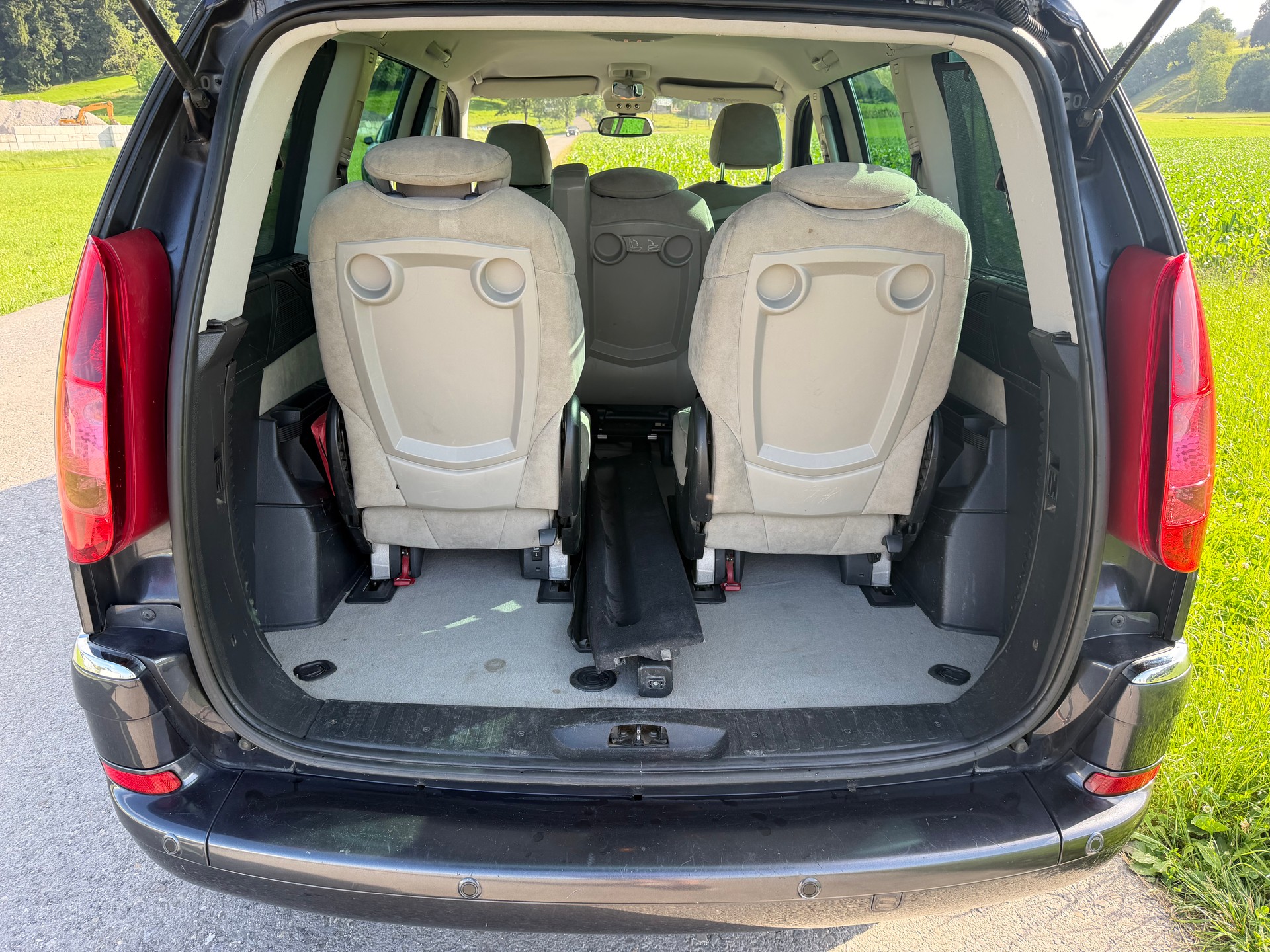 PEUGEOT 807 2.0 16V HDi Allure-image-14