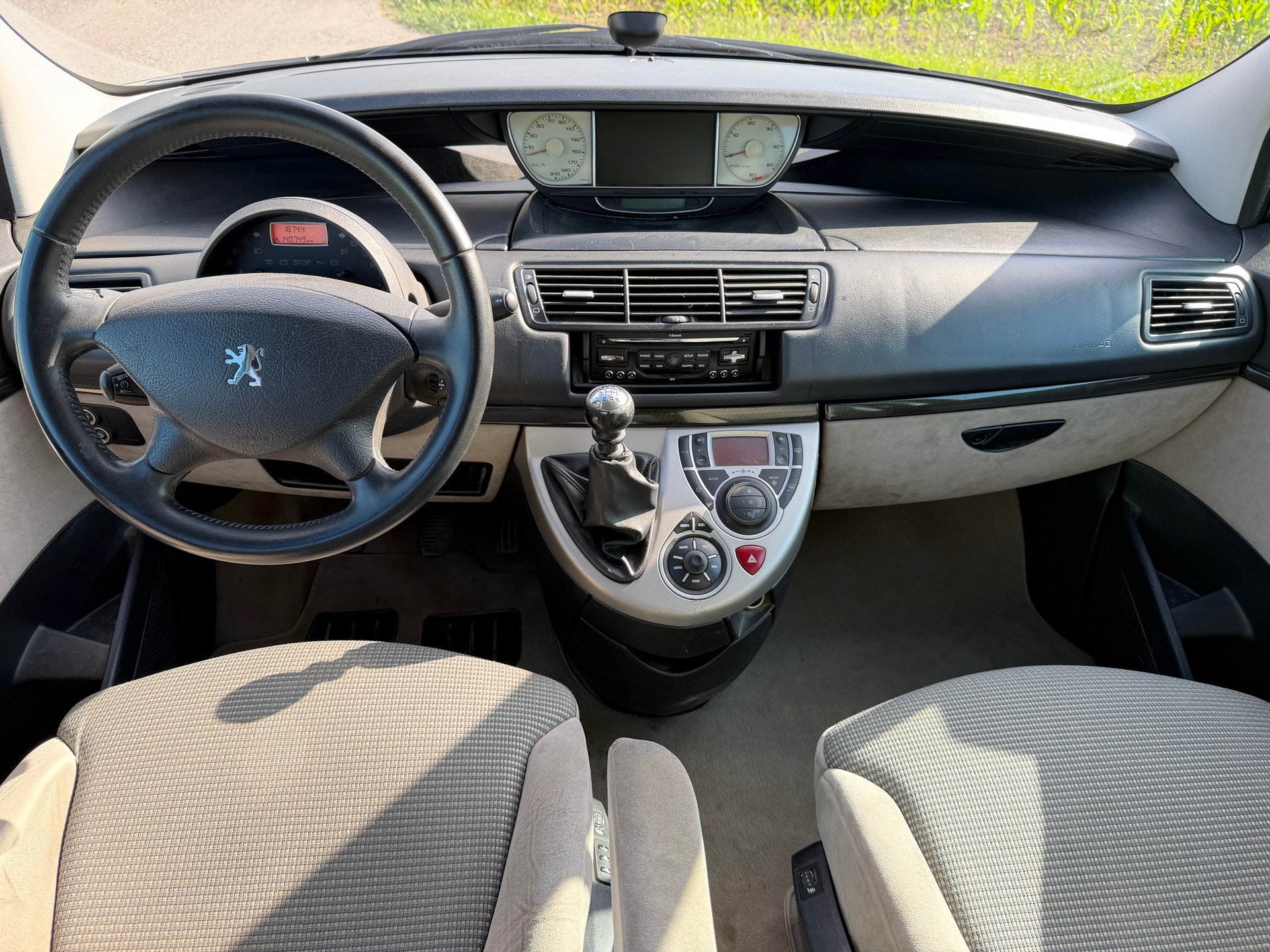 PEUGEOT 807 2.0 16V HDi Allure-image-10