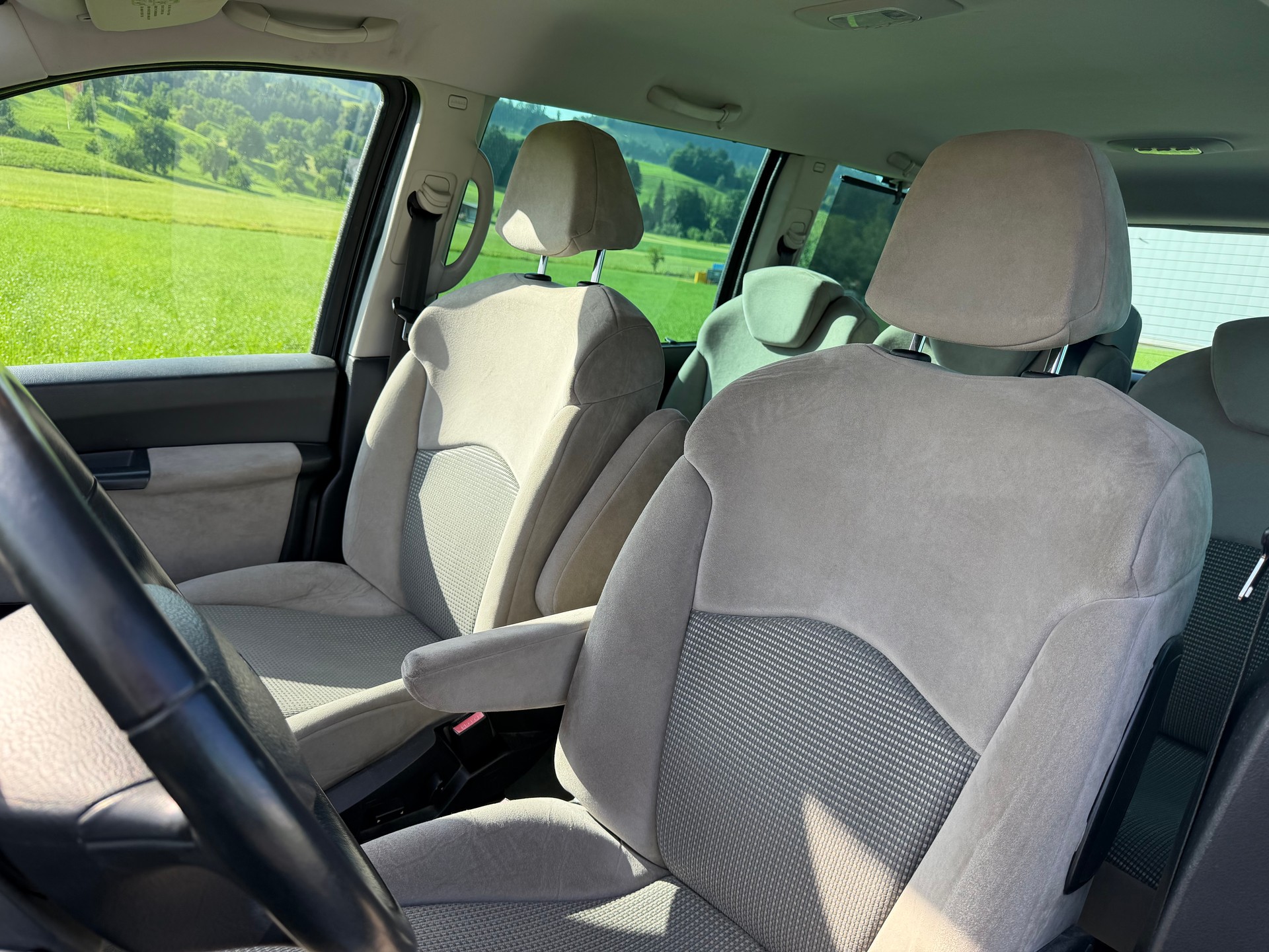 PEUGEOT 807 2.0 16V HDi Allure-image-9
