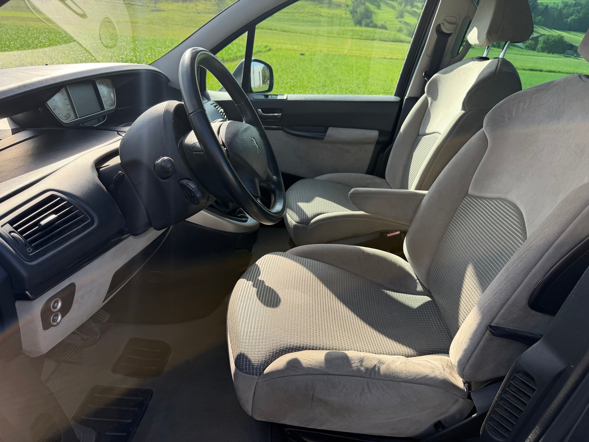 PEUGEOT 807 2.0 16V HDi Allure-image-8