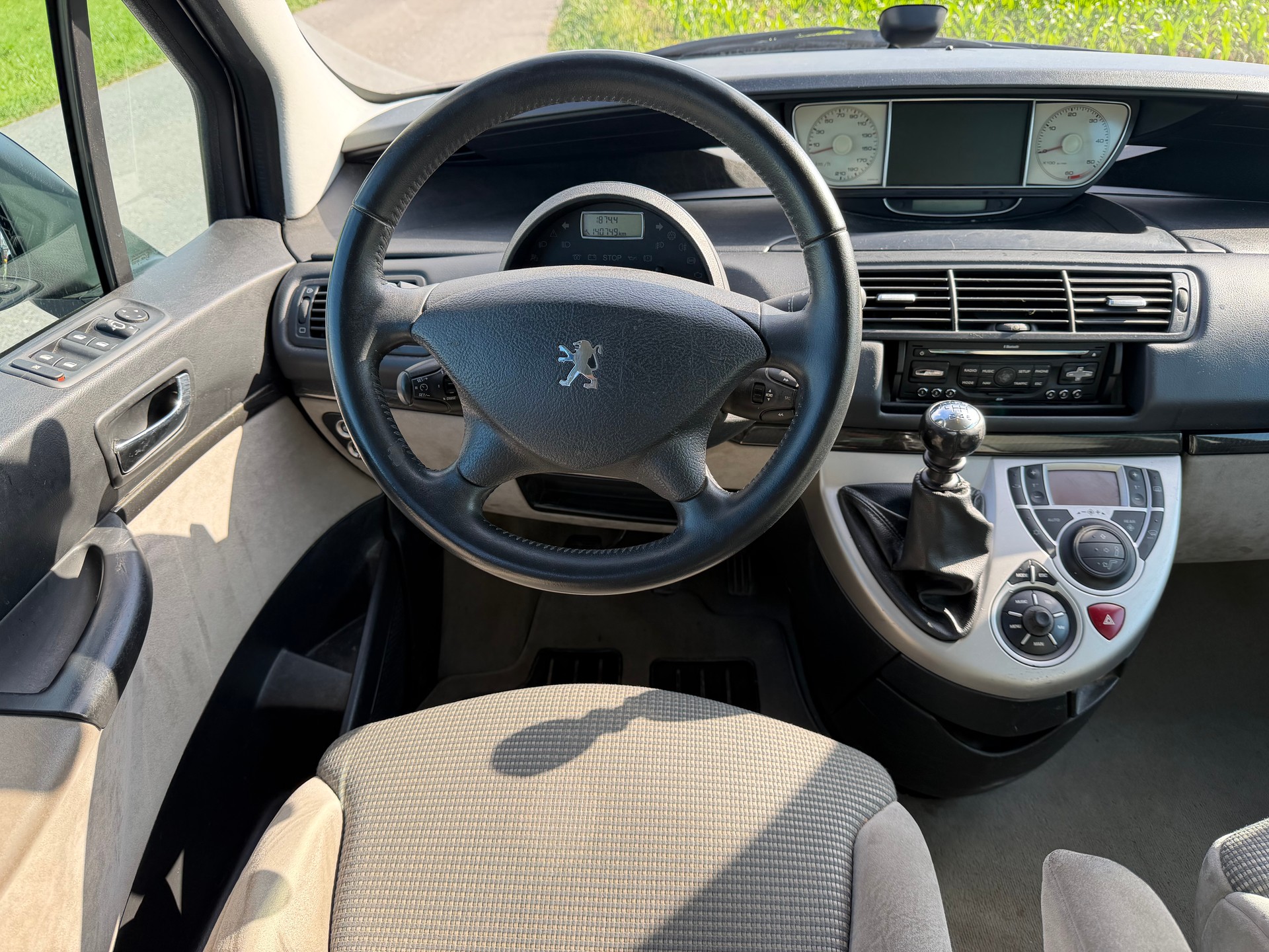 PEUGEOT 807 2.0 16V HDi Allure-image-11