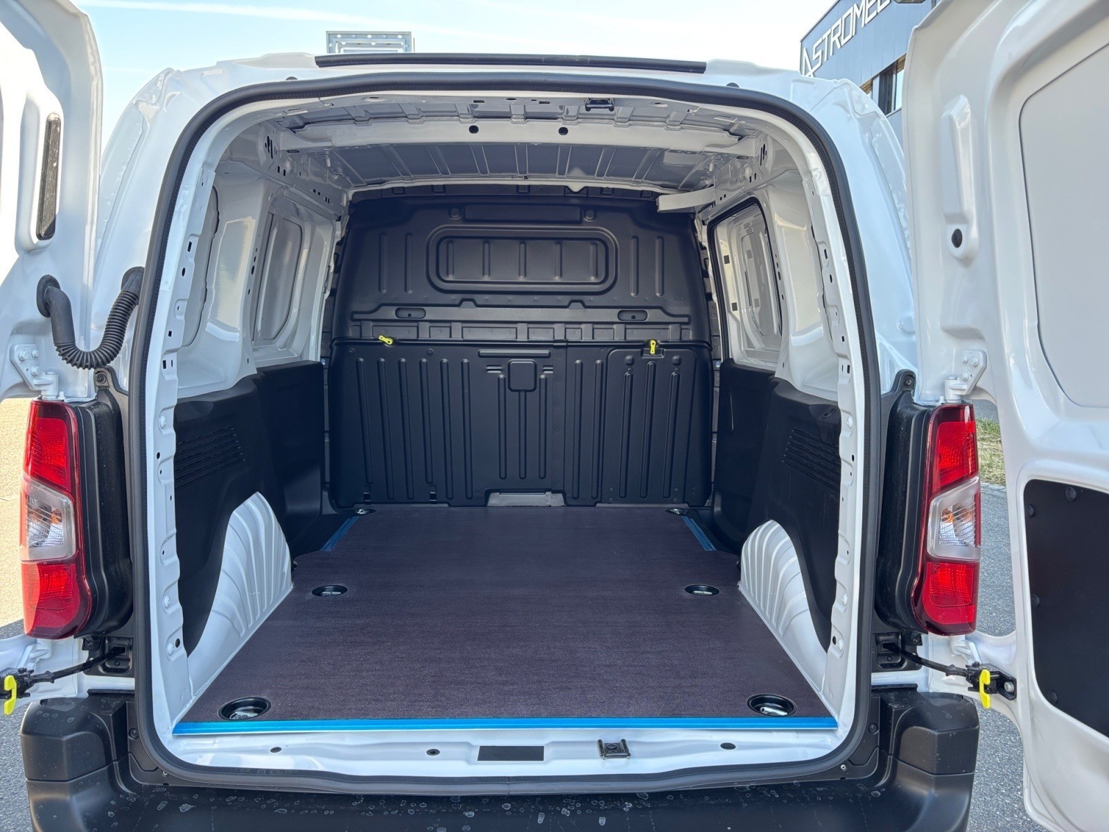 PEUGEOT Partner 1.5 Blue HDi Standard 650kg-image-5