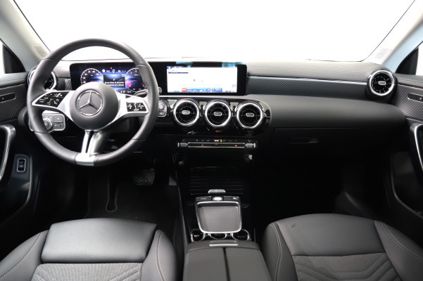MERCEDES-BENZ CLA 180 7G-DCT-image-9