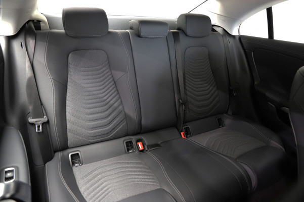 MERCEDES-BENZ CLA 180 7G-DCT-image-10