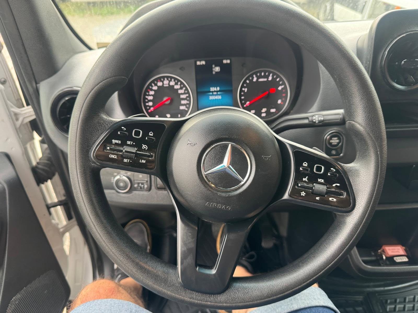 MERCEDES-BENZ Sprinter 314 CDI Standard 9G-TRONIC FWD-image-14
