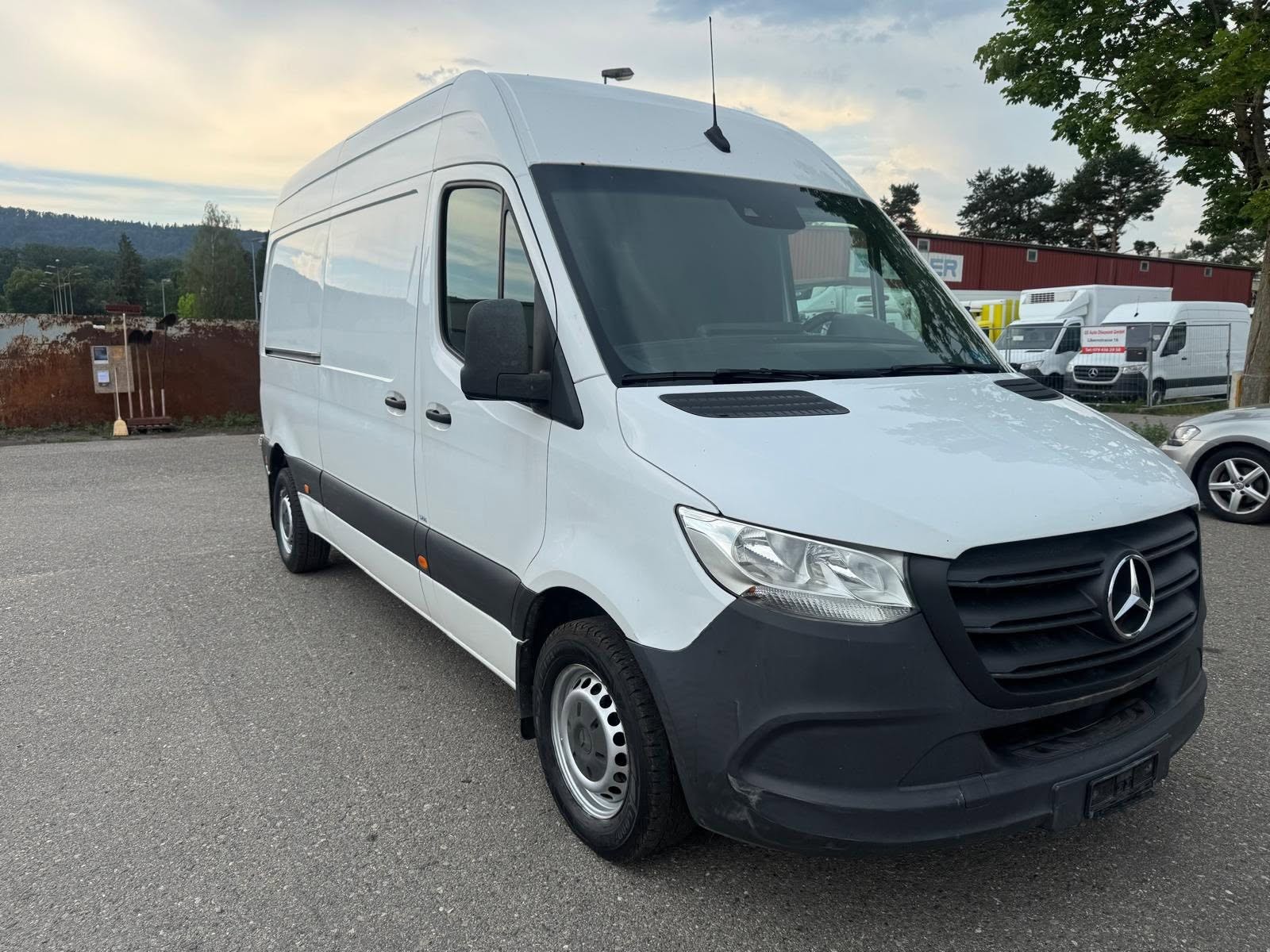 MERCEDES-BENZ Sprinter 314 CDI Standard 9G-TRONIC FWD-image-0
