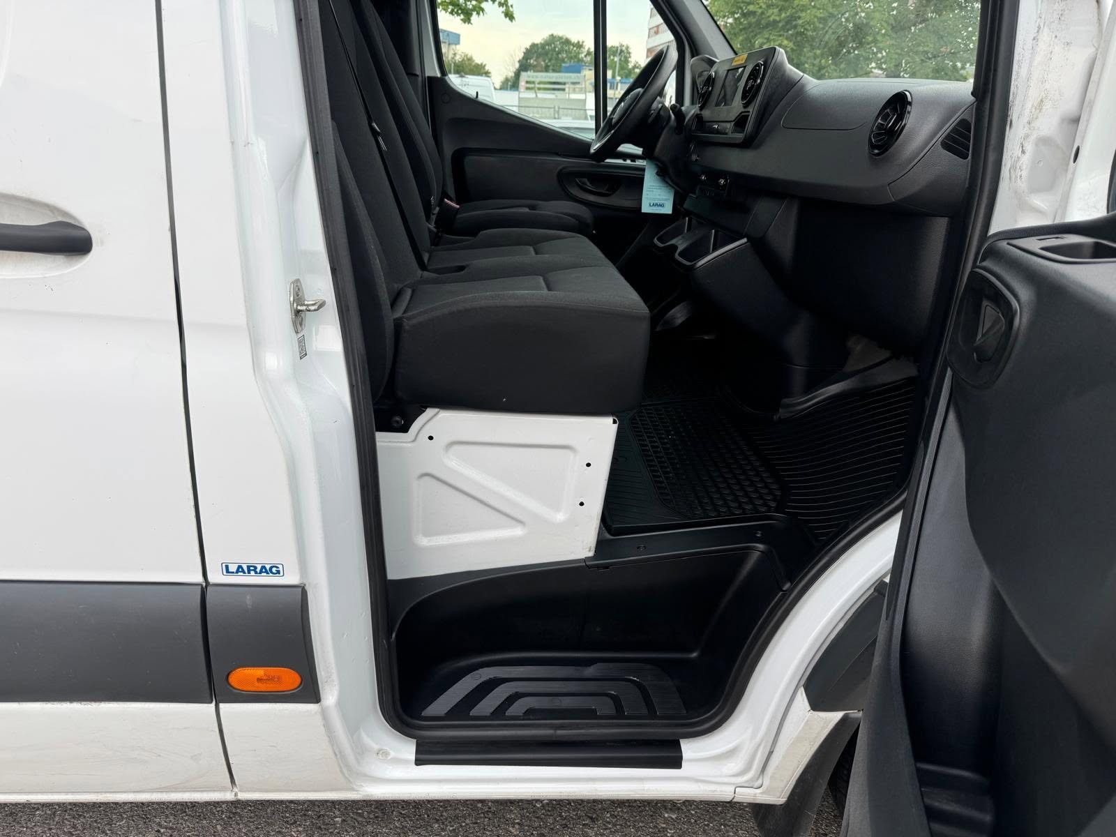 MERCEDES-BENZ Sprinter 314 CDI Standard 9G-TRONIC FWD-image-11