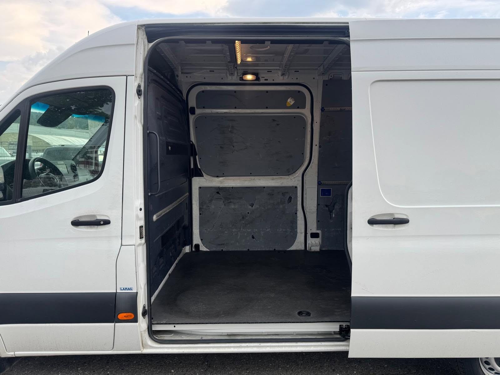 MERCEDES-BENZ Sprinter 314 CDI Standard 9G-TRONIC FWD-image-6