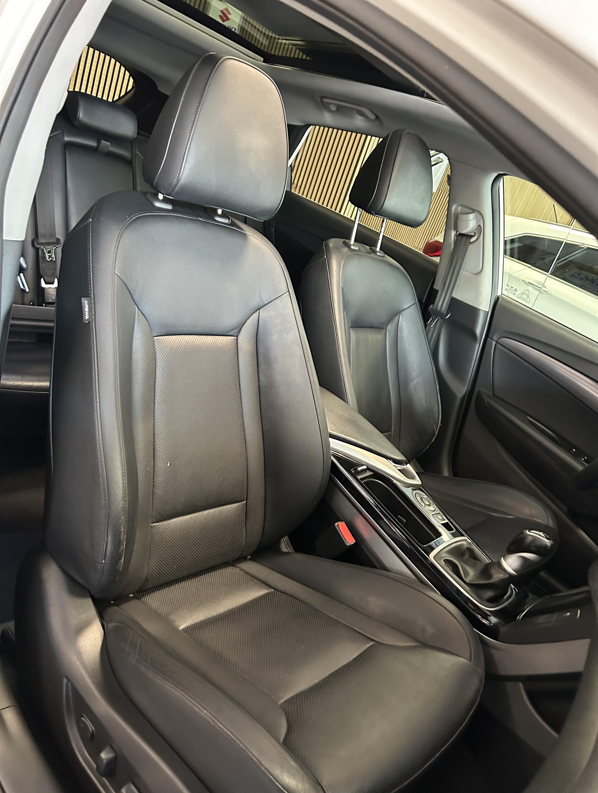 HYUNDAI i40 1.7 CRDi Premium-image-14