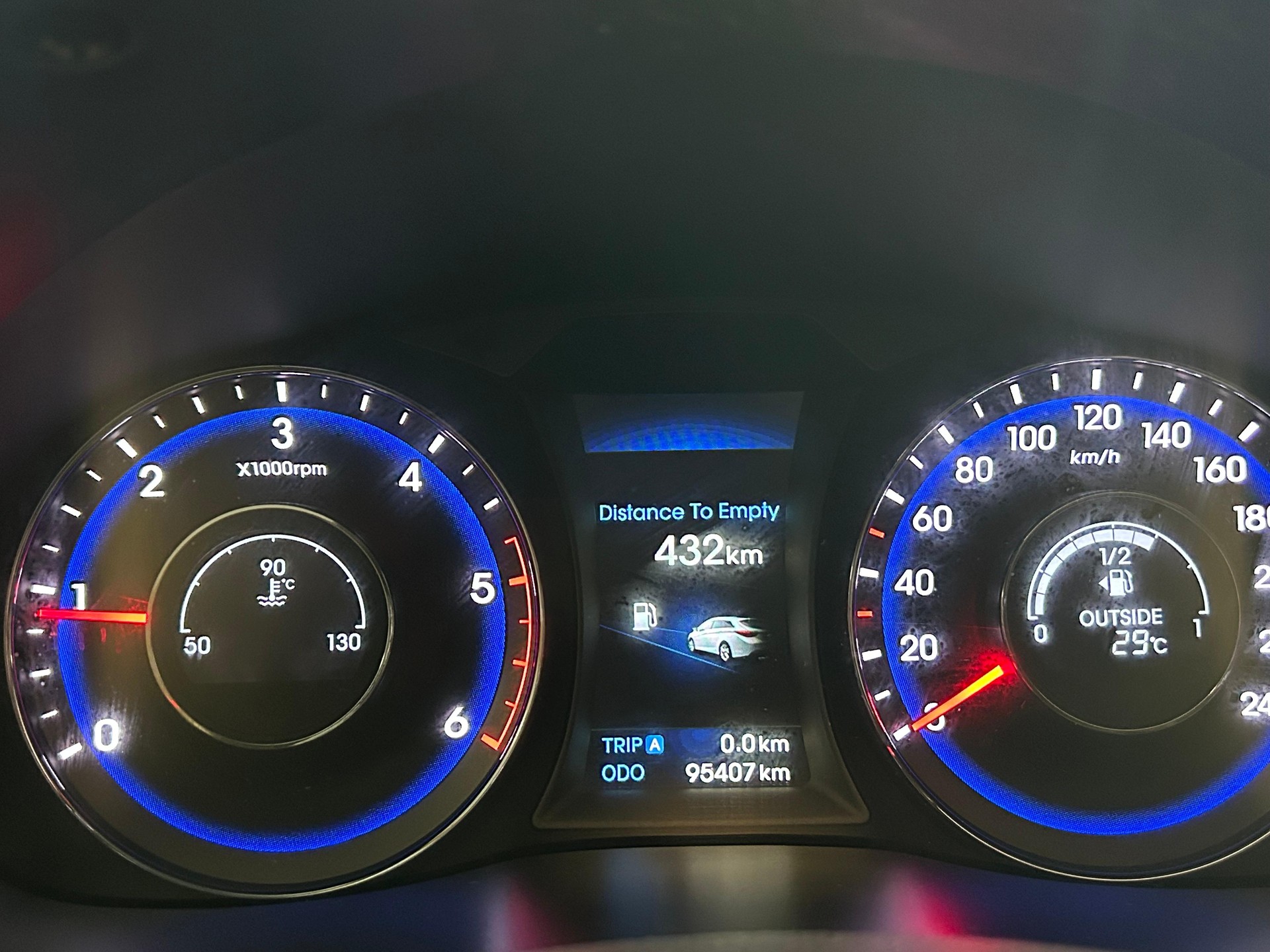 HYUNDAI i40 1.7 CRDi Premium-image-9