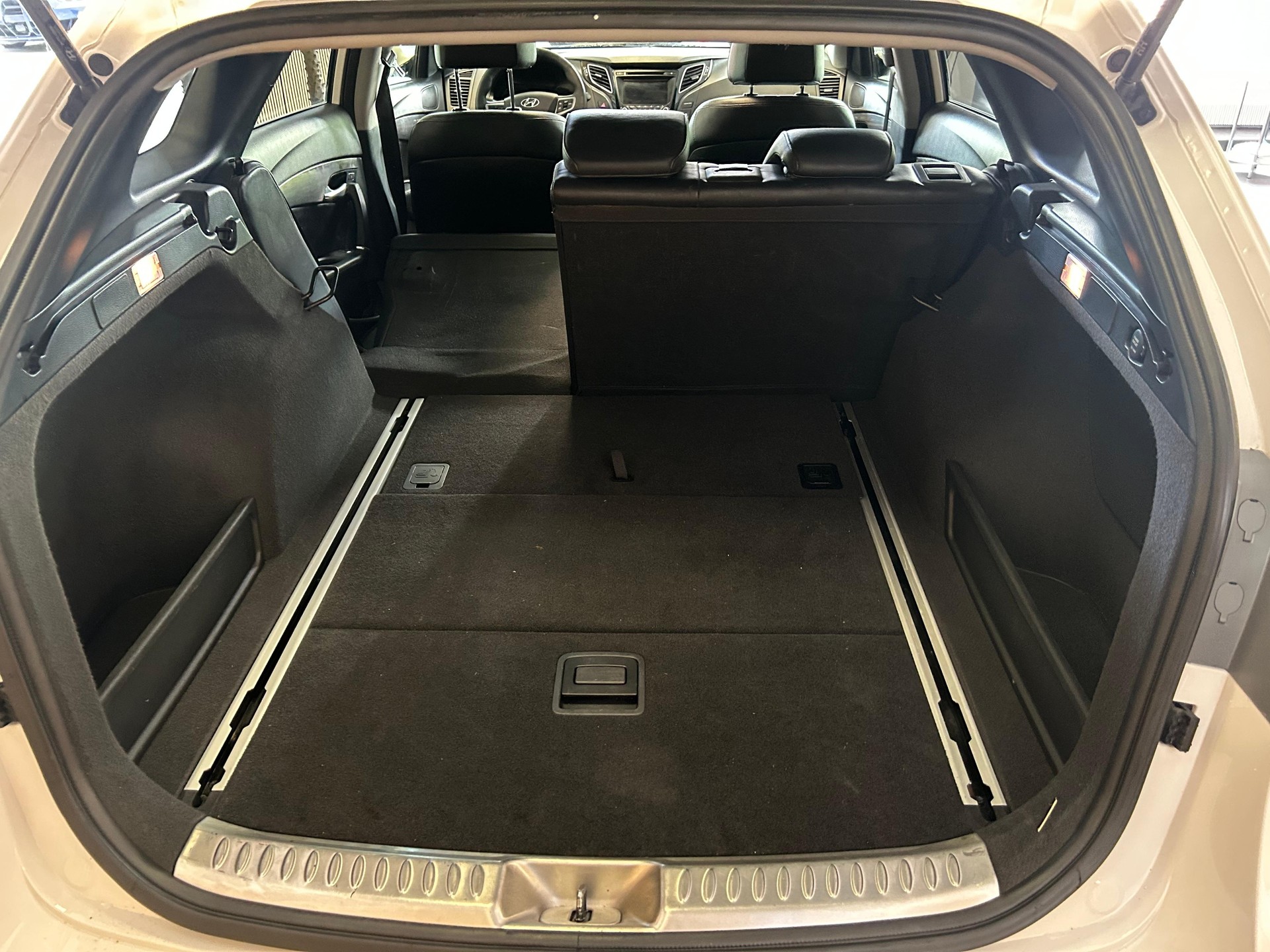HYUNDAI i40 1.7 CRDi Premium-image-18