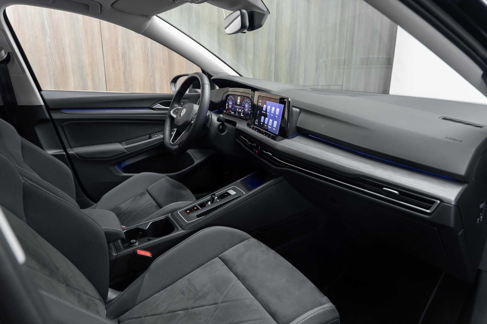 VW Golf 1.5 eTSI mHEV ACT Style DSG-image-8