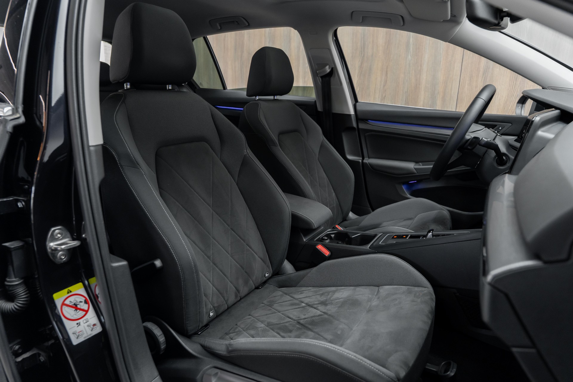 VW Golf 1.5 eTSI mHEV ACT Style DSG-image-9