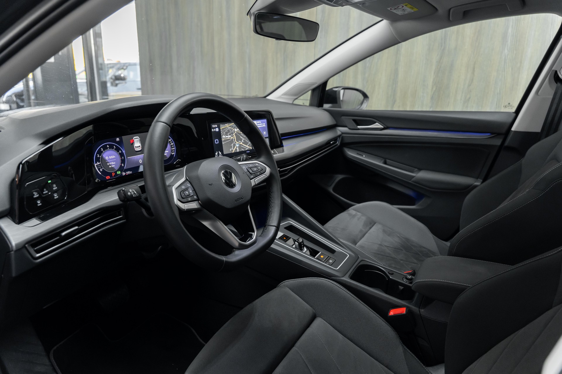 VW Golf 1.5 eTSI mHEV ACT Style DSG-image-3