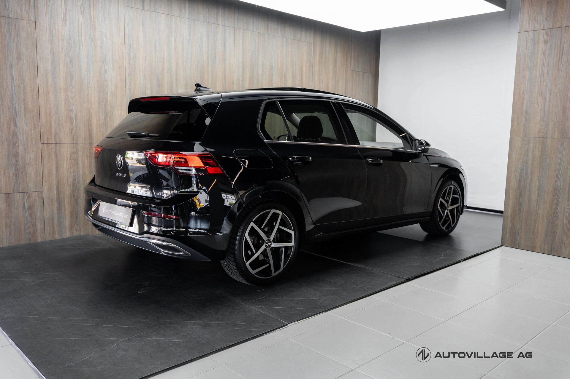 VW Golf 1.5 eTSI mHEV ACT Style DSG-image-1