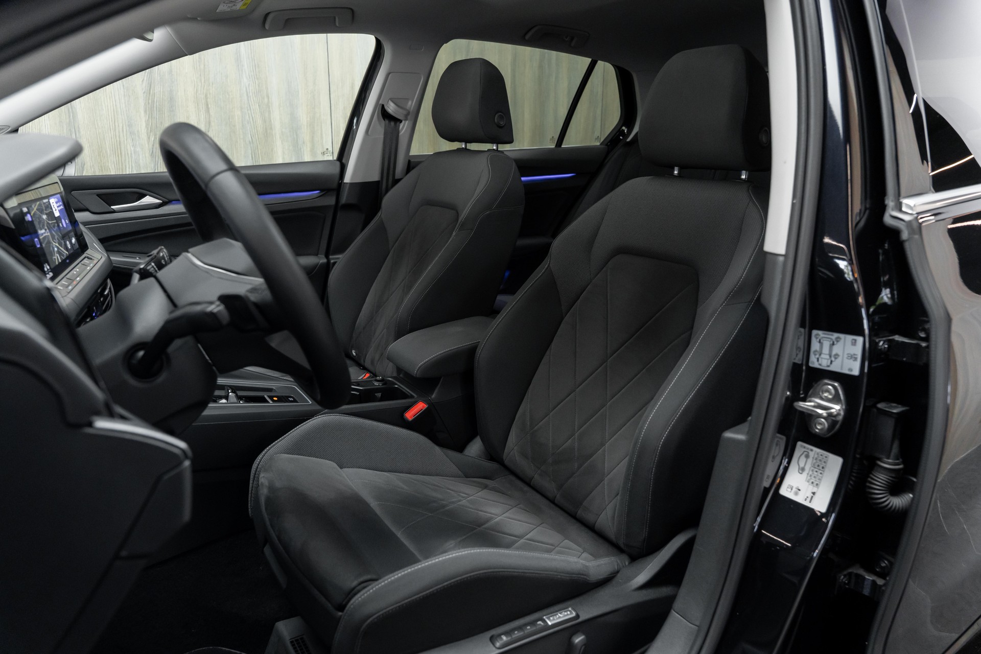 VW Golf 1.5 eTSI mHEV ACT Style DSG-image-5