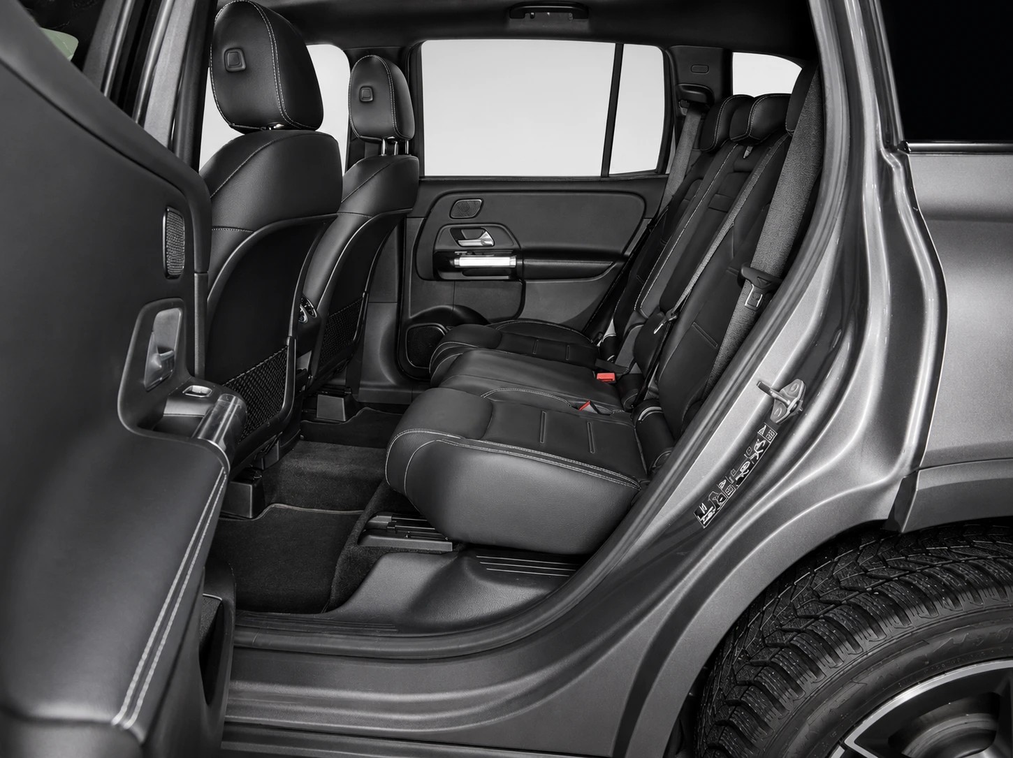 MERCEDES-BENZ GLB 250 AMG Line 4matic * CH FAHRZEUG * AHK * 7 Plätzer *-image-7