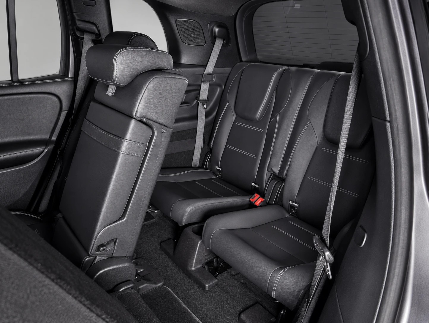 MERCEDES-BENZ GLB 250 AMG Line 4matic * CH FAHRZEUG * AHK * 7 Plätzer *-image-8