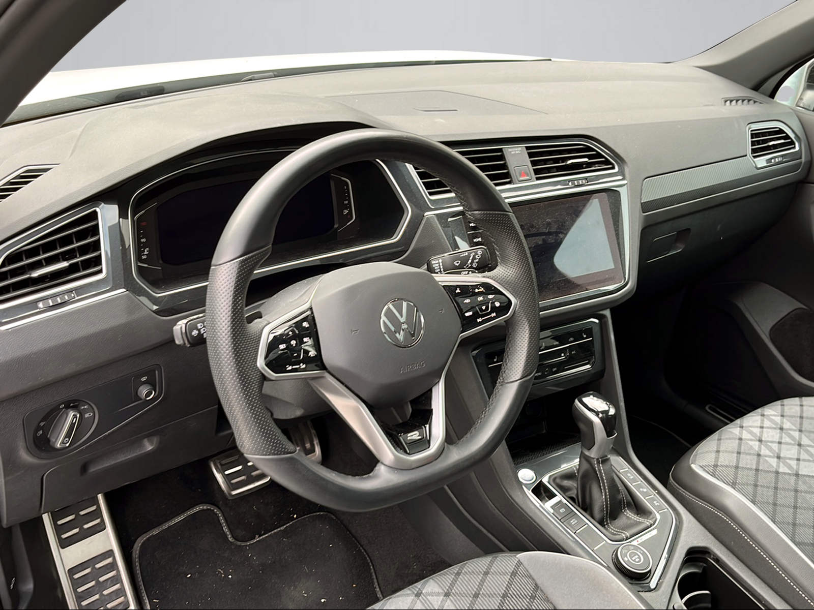 VW Tiguan 2.0TSI R-Line 4Motion DSG-image-4