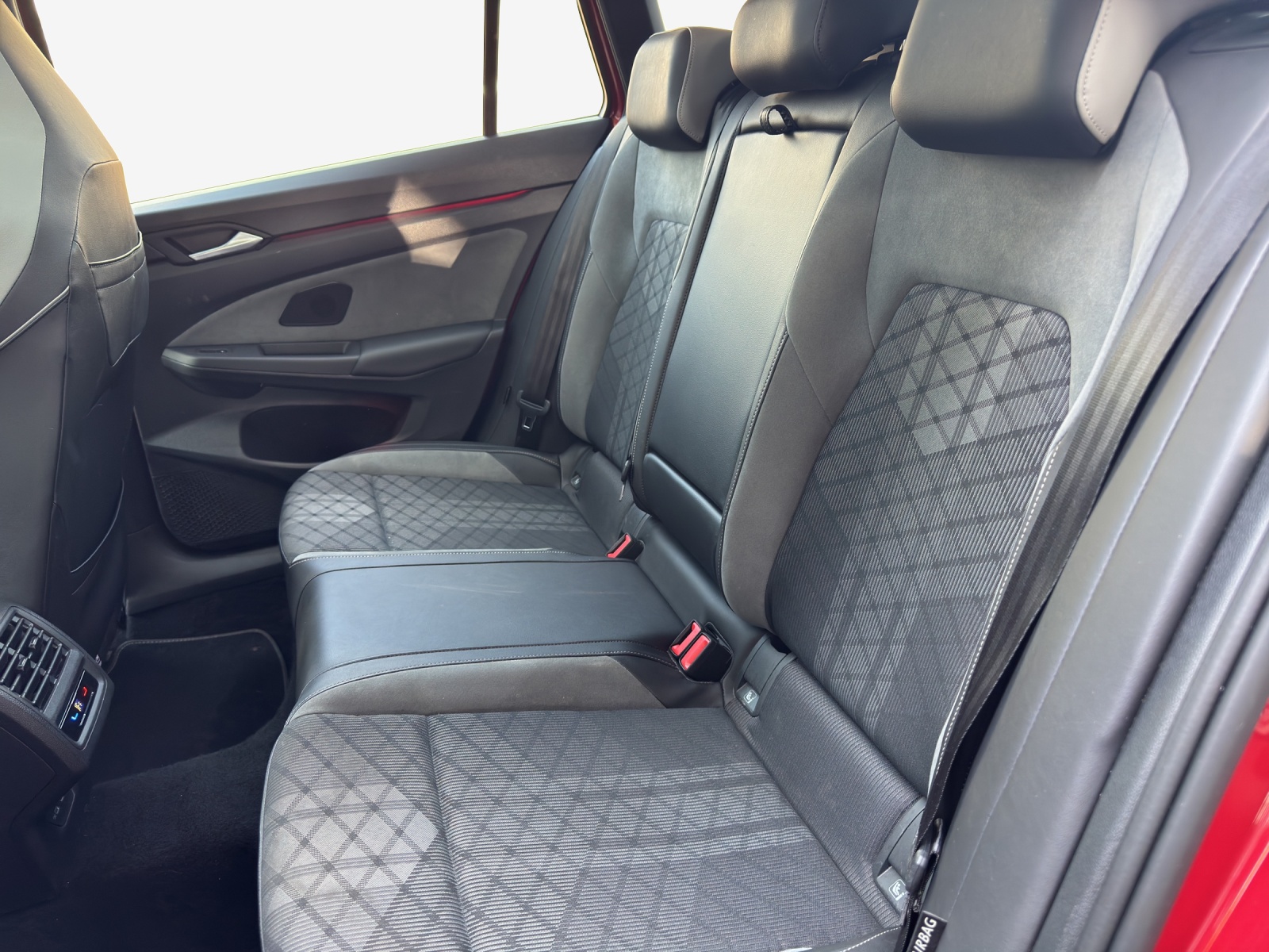 VW Golf Variant 2.0 TSI R-Line DSG 4Motion-image-11