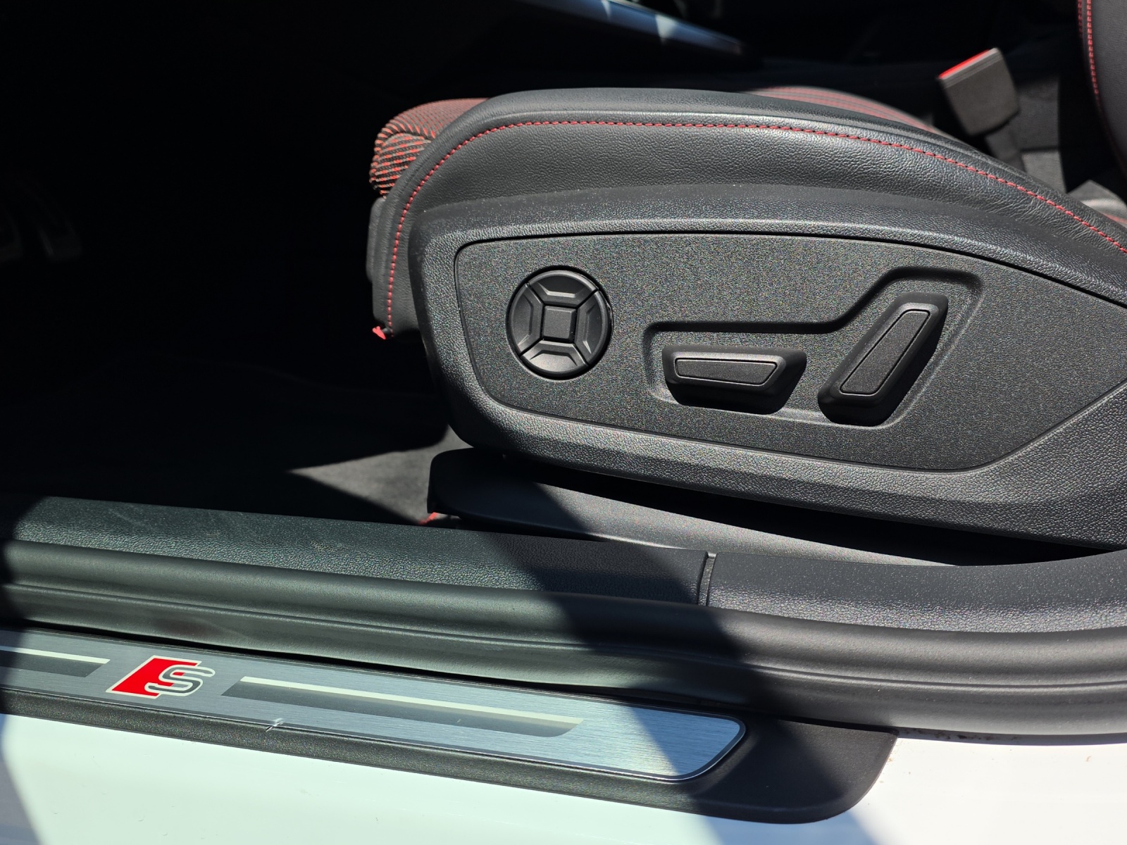 AUDI S3 Sportback 2.0 TFSI quattro S-tronic-image-13