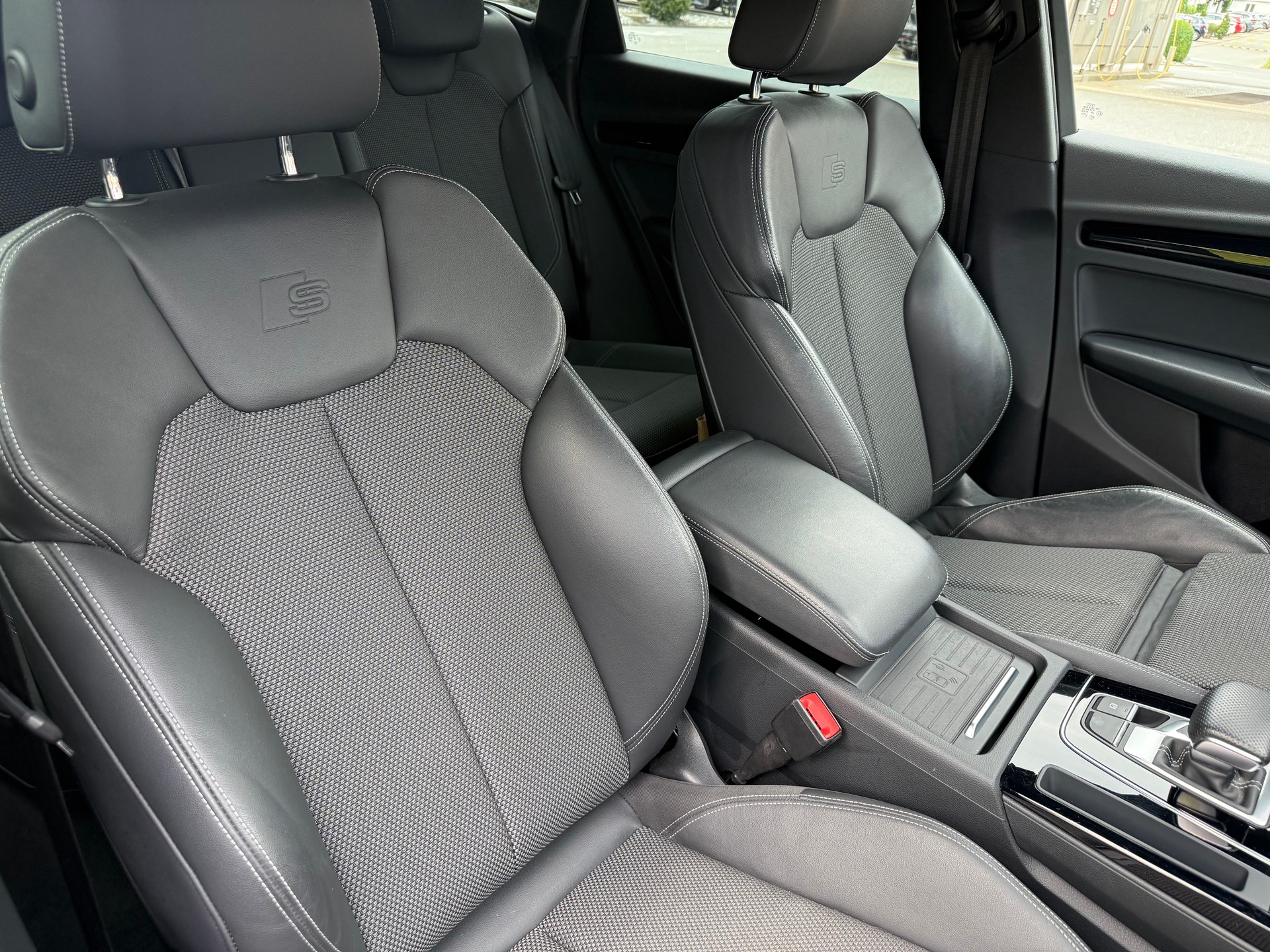AUDI 2.0 40 TDI S Line quattro S-Tronic-image-3