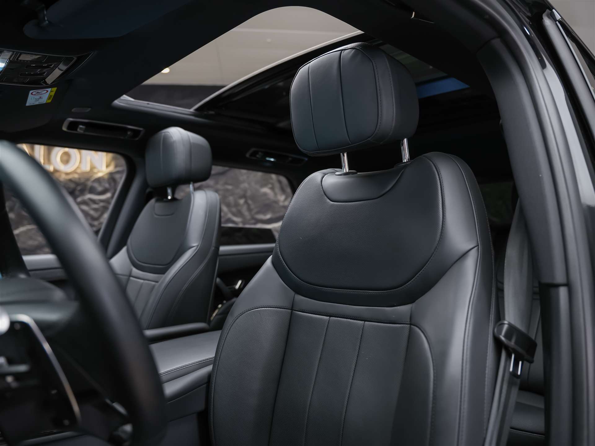 LAND ROVER Range Rover Sport 3.0 I6 300 SE Dynamic *24" Felgen*Panorama*Sitzlüftung*Head-Up*360° Kamera*-image-9