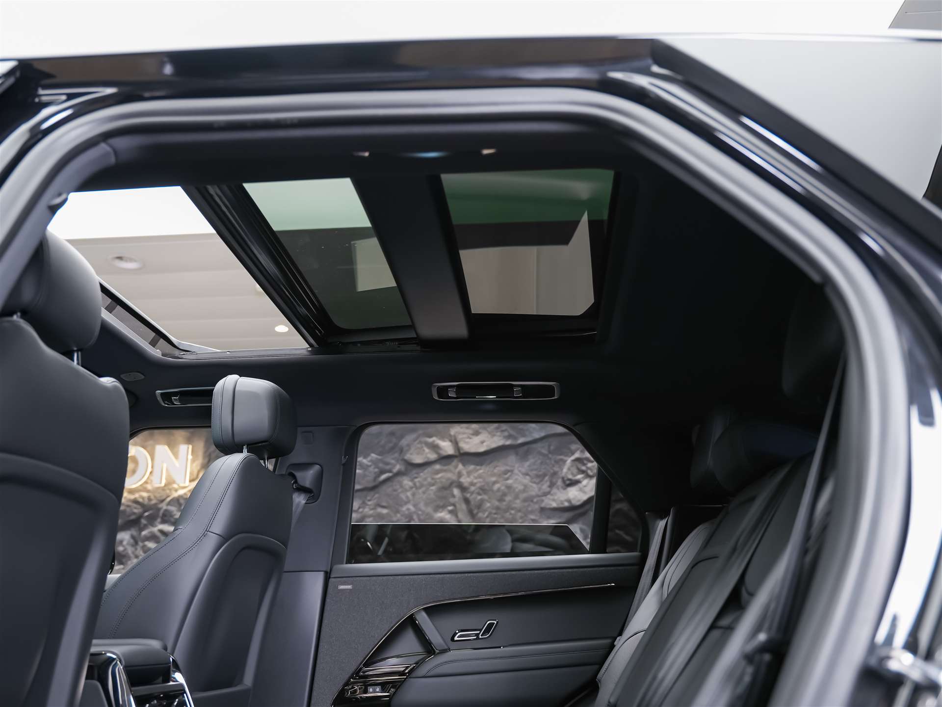 LAND ROVER Range Rover Sport 3.0 I6 300 SE Dynamic *24" Felgen*Panorama*Sitzlüftung*Head-Up*360° Kamera*-image-12