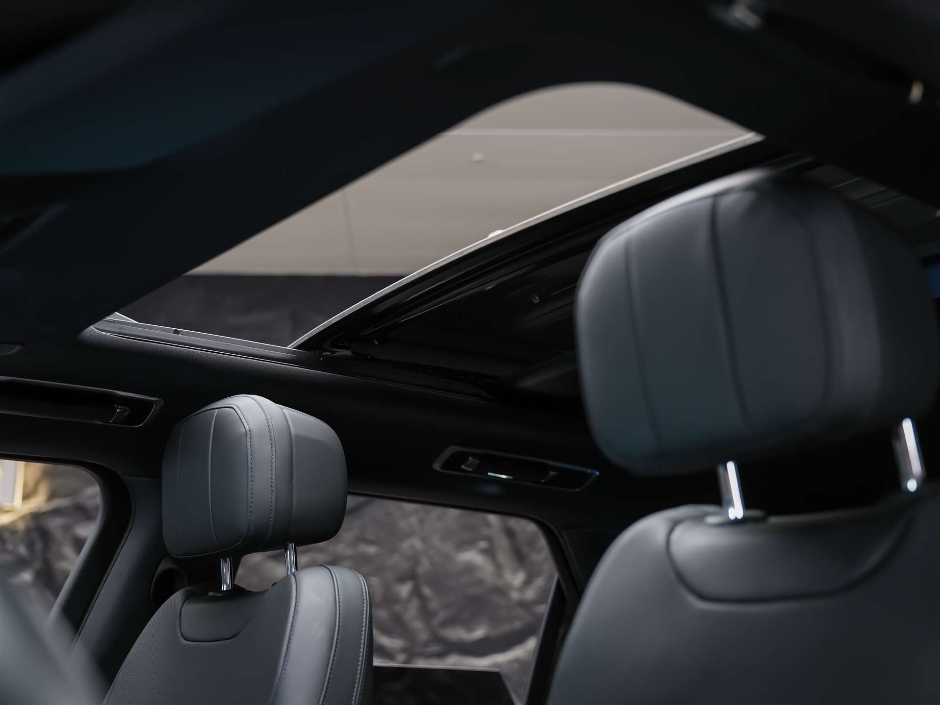 LAND ROVER Range Rover Sport 3.0 I6 300 SE Dynamic *24" Felgen*Panorama*Sitzlüftung*Head-Up*360° Kamera*-image-10