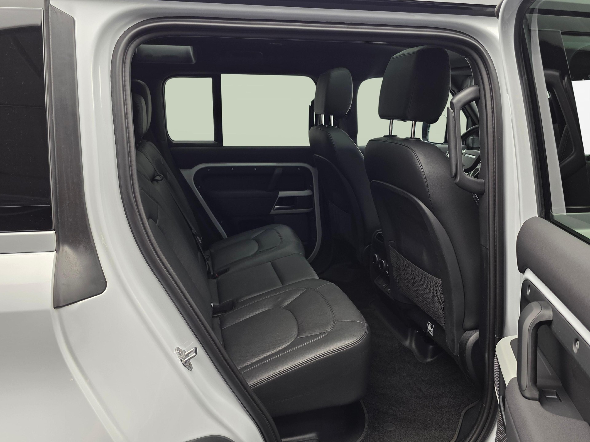 LAND ROVER Defender 110 3.0 D I6 250 SE-image-10