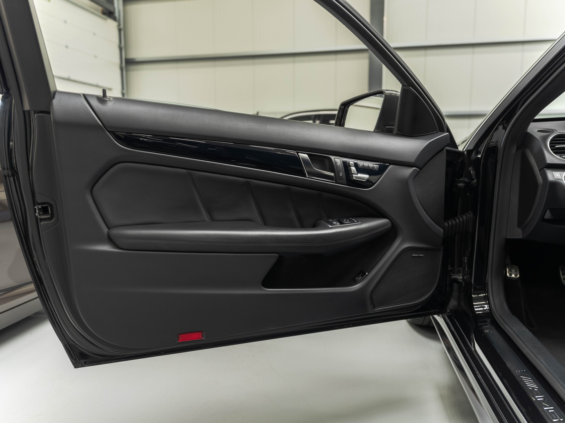 MERCEDES-BENZ C 63 Coupé AMG Speedshift MCT-image-18