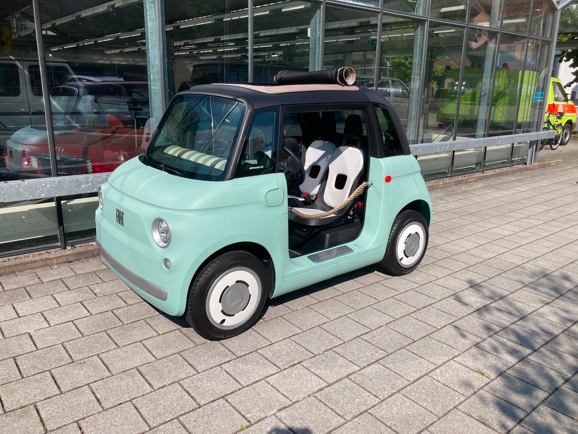FIAT Dolcevita-showroom-element-1
