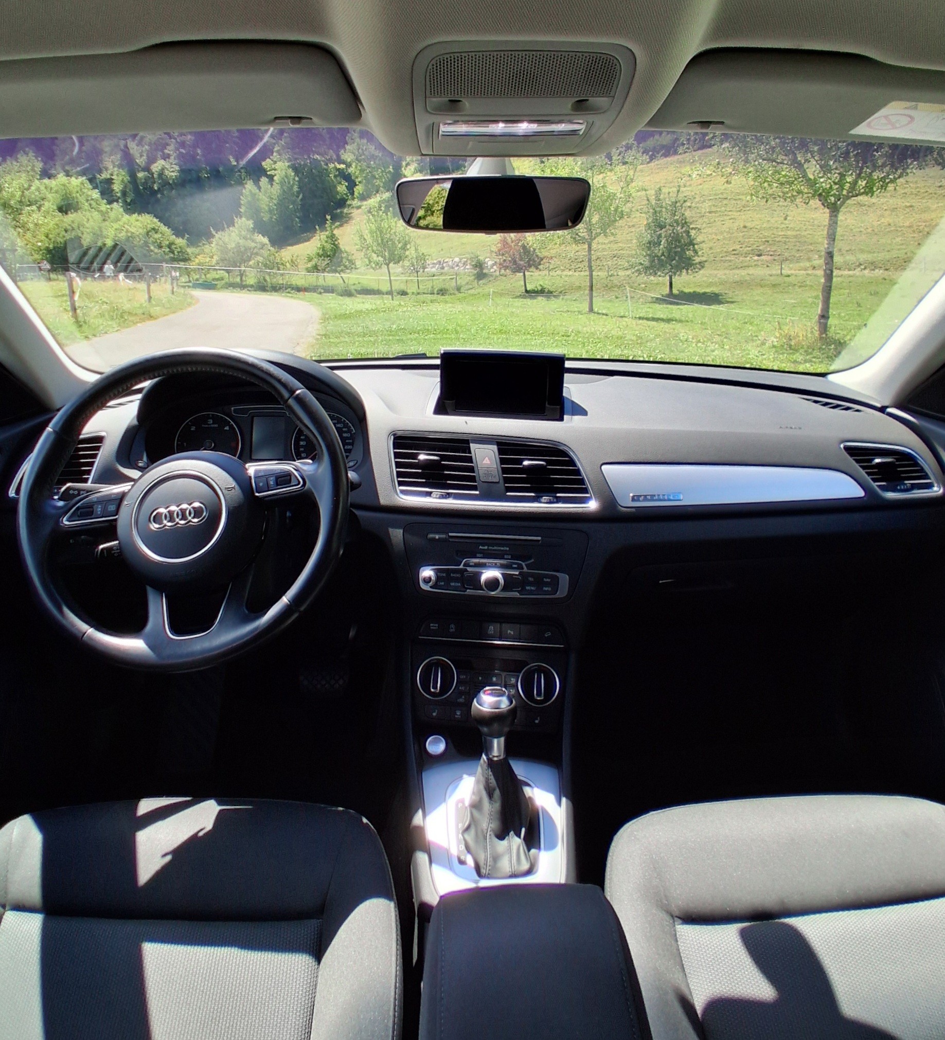 AUDI Q3 2.0 TDI 150 S-line quattro S-Tronic-image-5