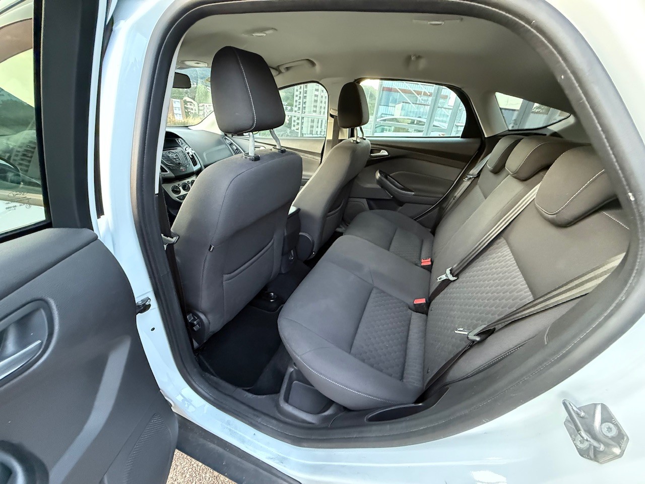 FORD Focus 1.0 SCTi Titanium-image-12